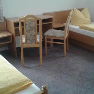 Standard Zimmer mit zwei Einzelbetten